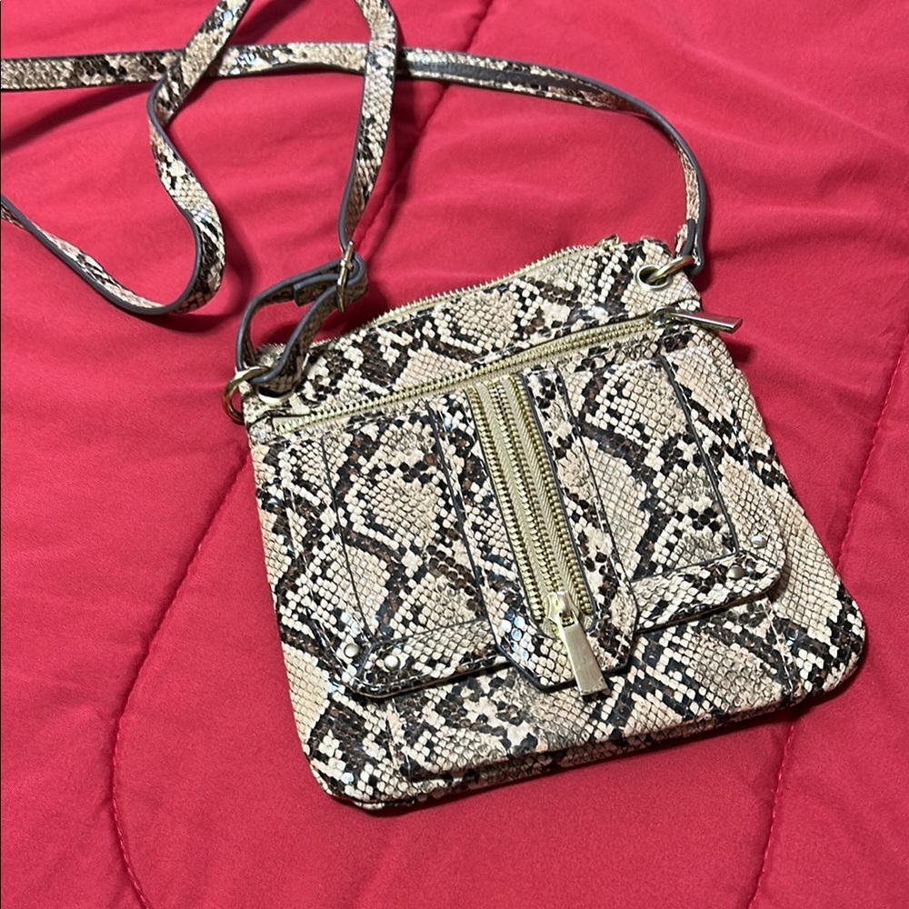 Cream and Black Crossbody Bag with Elegant Design